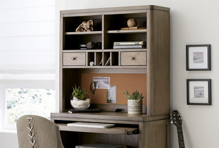 Skyline deck with cork hutch